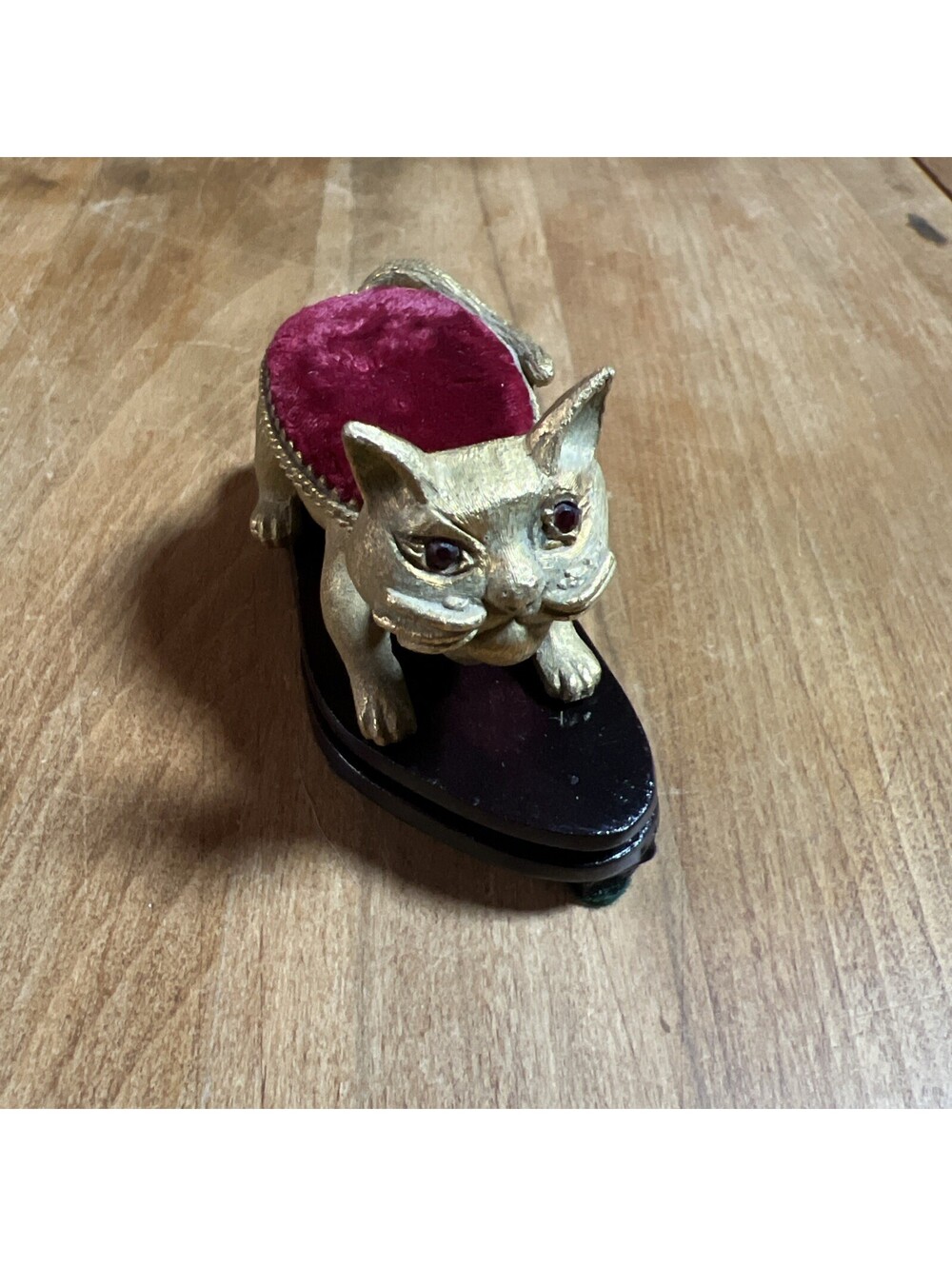 Vintage 1950’s FLORENZA Gold Metal CAT PIN CUSHION Velvet Bobble Head 2 1/2”
